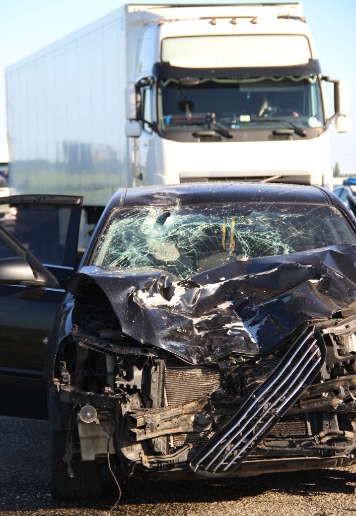 Wrongful Death Claims Arising from Amazon Delivery Collisions 7 consequences highspeed collision car truck highway