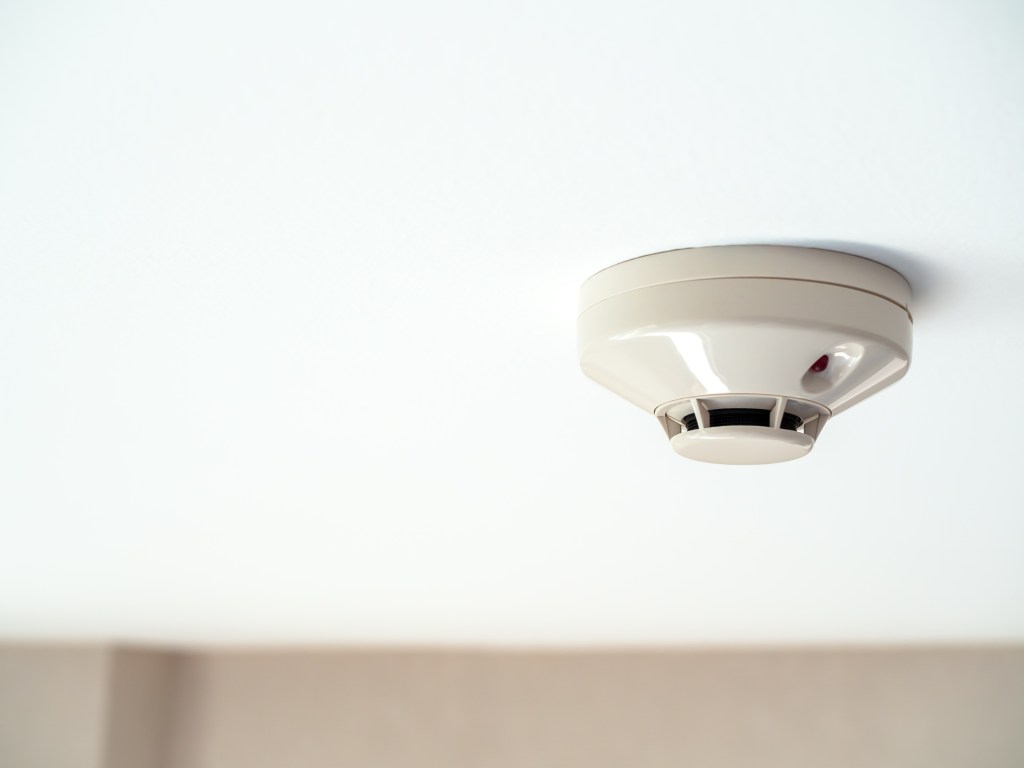smoke detector white ceiling